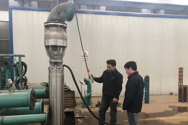 流量1200立方、楊程18米的不銹鋼304材質(zhì)潛水泵測試合格